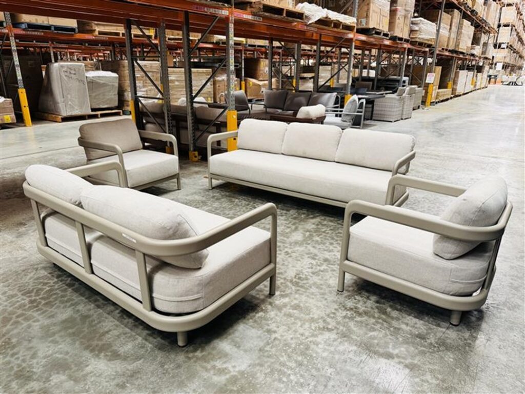 Leather Corner Sofa Styling for Homes With Custom Fencing, Privacy, and Better Outdoor Flow


